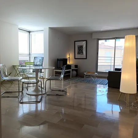 Appartement App De Charme - - Proche Palais Des Congrès *